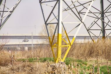 Torre de aço do ângulo do aço suave ASTM A36 230KV para o tipo de cabo bonde da transmissão