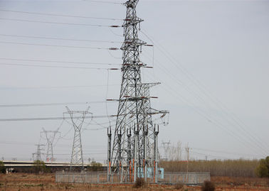 Pilões galvanizados da eletricidade, torre de aço da transmissão para a linha aérea do poder